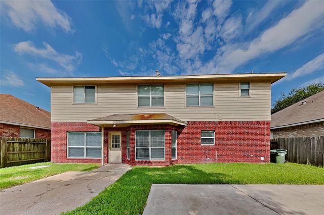823 Portsmouth Drive, Pearland, TX 77584