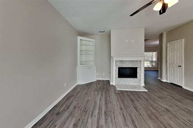 823 Portsmouth Drive, Pearland, TX 77584