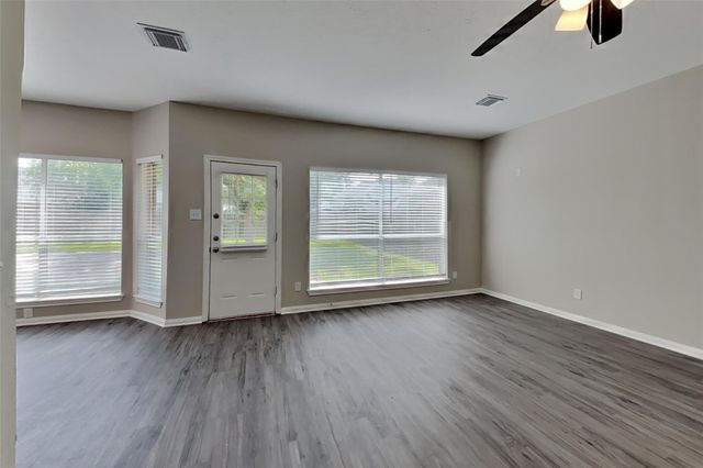 823 Portsmouth Drive, Pearland, TX 77584