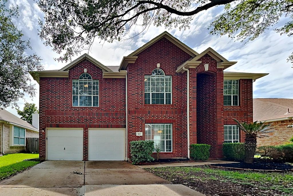 823 Portsmouth Drive, Pearland, TX 77584