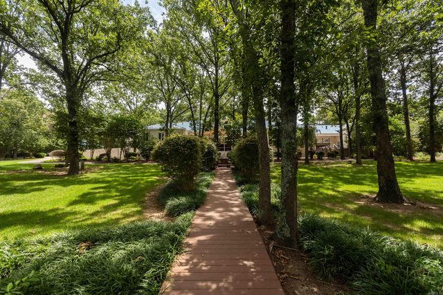 1686 Marina Road, Russellville, AR 72802