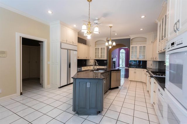1686 Marina Road, Russellville, AR 72802
