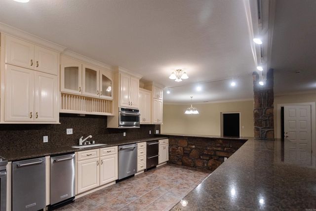 1686 Marina Road, Russellville, AR 72802