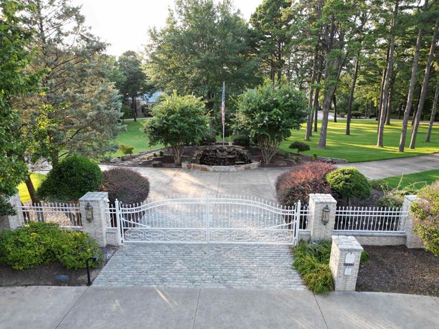 1686 Marina Road, Russellville, AR 72802