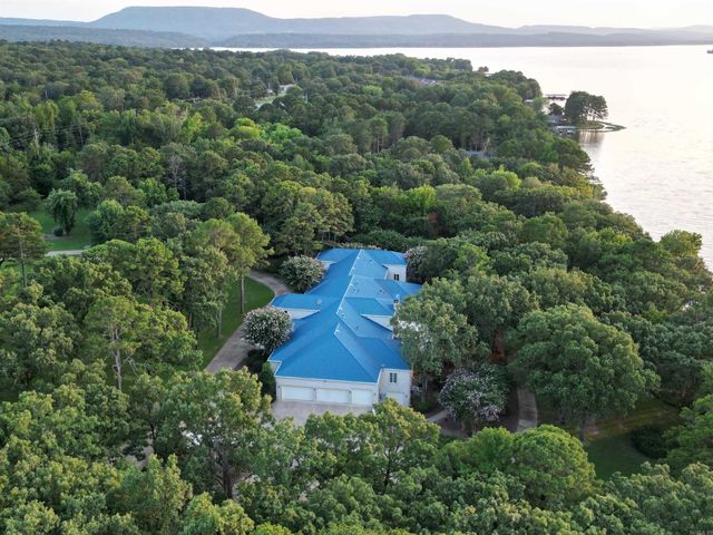 1686 Marina Road, Russellville, AR 72802