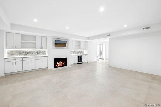 278 Hampton Street, Sag Harbor, NY 11963