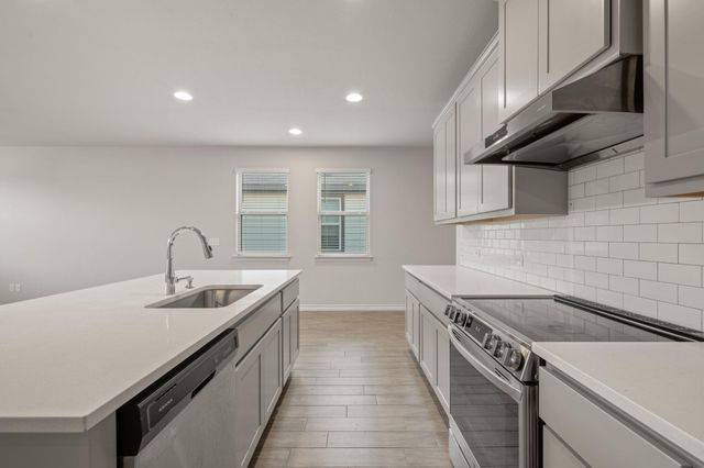 601 Platinum LN, Liberty Hill, TX 78642