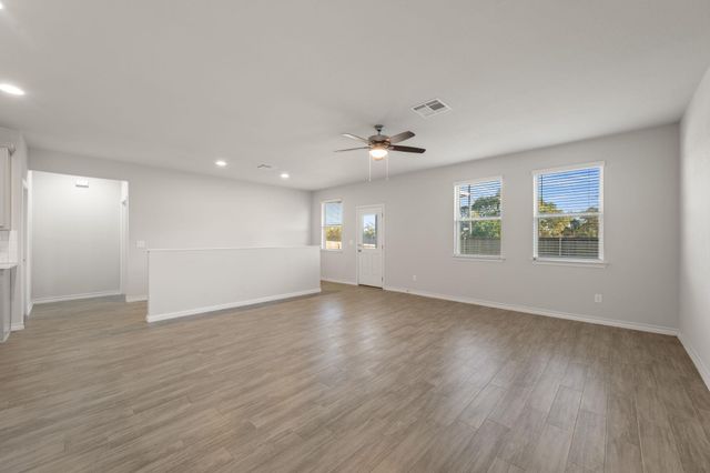 601 Platinum LN, Liberty Hill, TX 78642