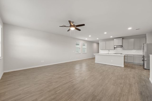 601 Platinum LN, Liberty Hill, TX 78642