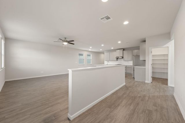 601 Platinum LN, Liberty Hill, TX 78642