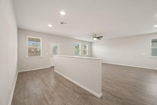 601 Platinum LN, Liberty Hill, TX 78642