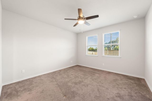 601 Platinum LN, Liberty Hill, TX 78642