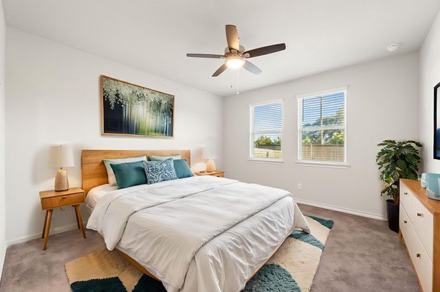 601 Platinum LN, Liberty Hill, TX 78642