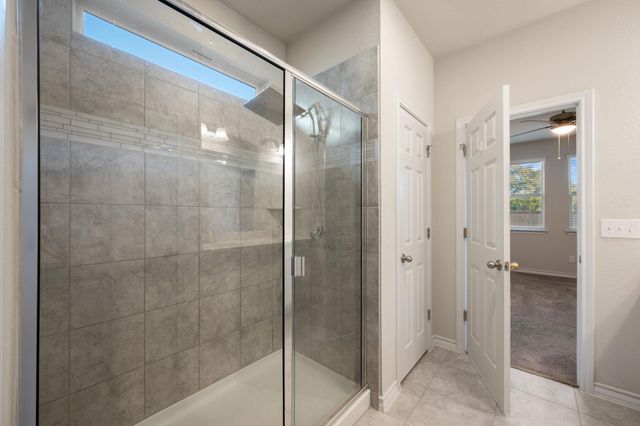 601 Platinum LN, Liberty Hill, TX 78642