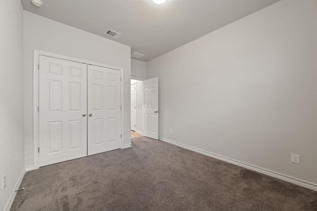 601 Platinum LN, Liberty Hill, TX 78642