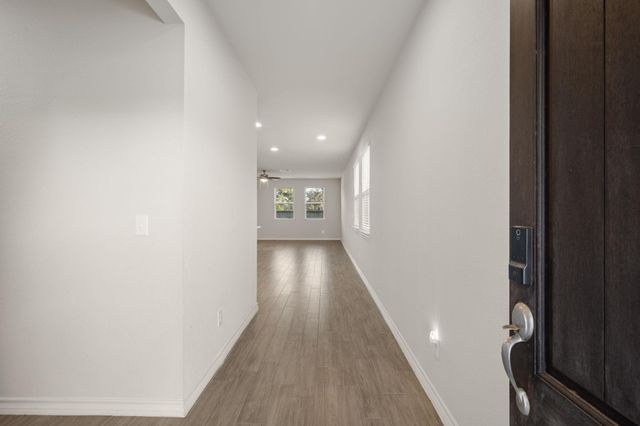 601 Platinum LN, Liberty Hill, TX 78642