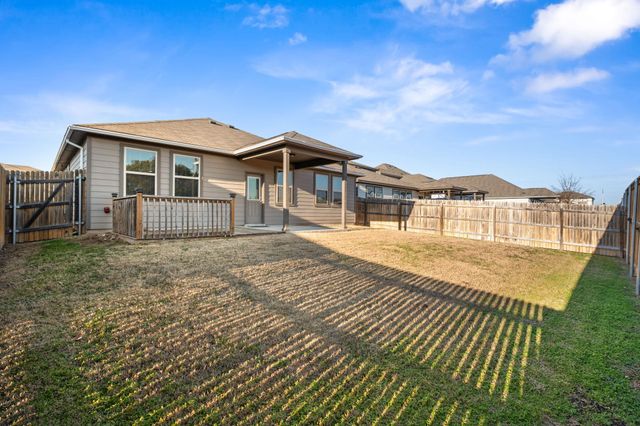 601 Platinum LN, Liberty Hill, TX 78642