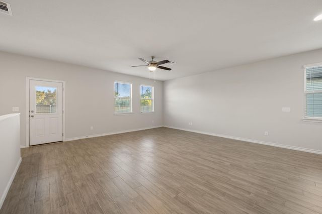 601 Platinum LN, Liberty Hill, TX 78642