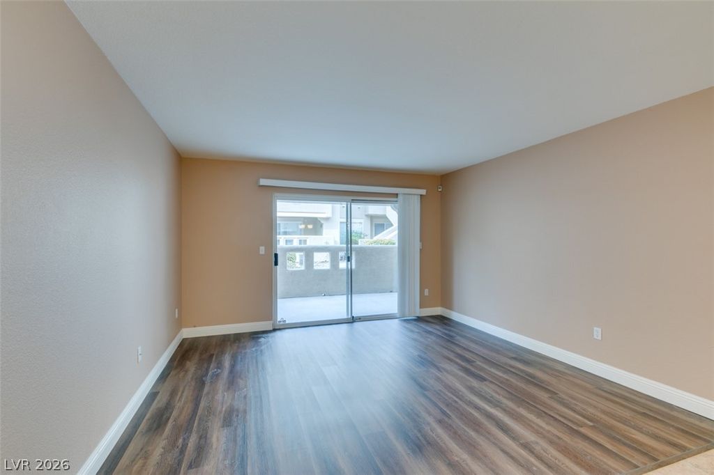 Image 10 of property listing at 1909 Villa Palms Court 110, Las Vegas, NV 89128