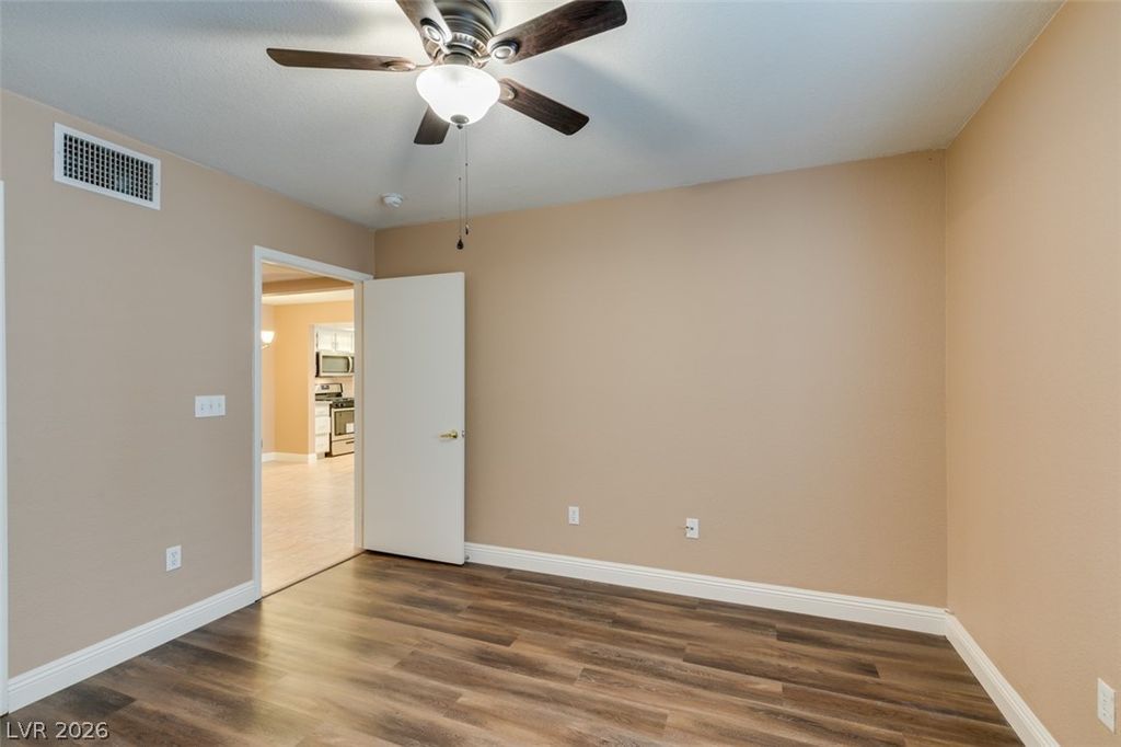 Image 20 of property listing at 1909 Villa Palms Court 110, Las Vegas, NV 89128