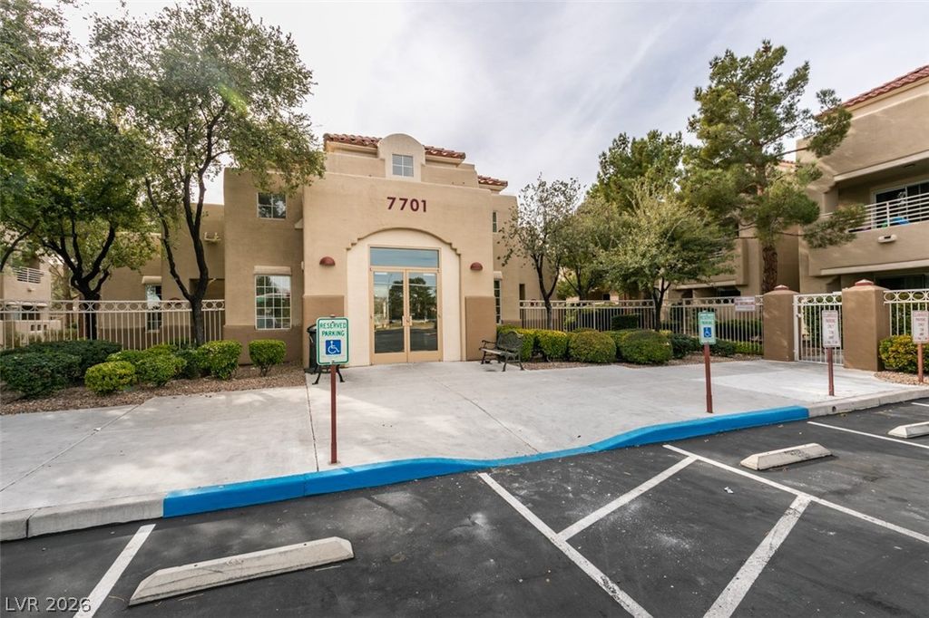 Image 33 of property listing at 1909 Villa Palms Court 110, Las Vegas, NV 89128
