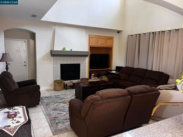 4045 Galenez Way, Antioch, CA 94531