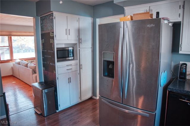 33298 Lake Road, Avon Lake, OH 44012