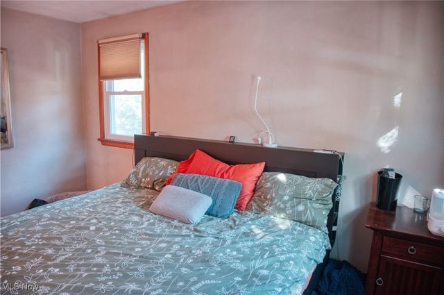 33298 Lake Road, Avon Lake, OH 44012