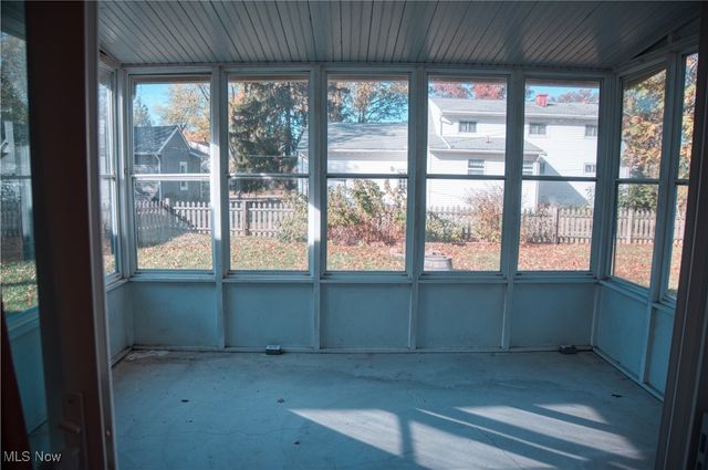 33298 Lake Road, Avon Lake, OH 44012