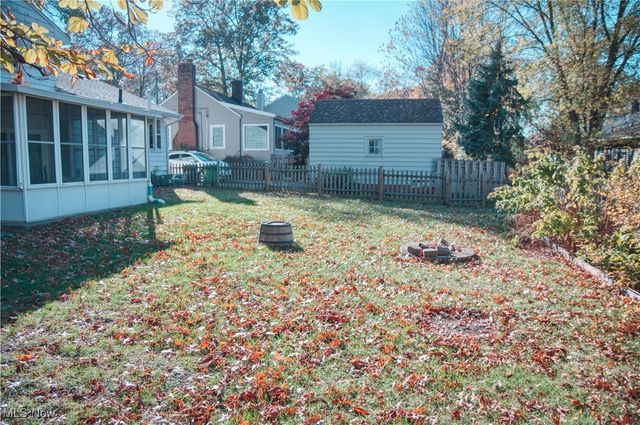 33298 Lake Road, Avon Lake, OH 44012