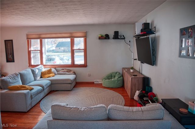 33298 Lake Road, Avon Lake, OH 44012