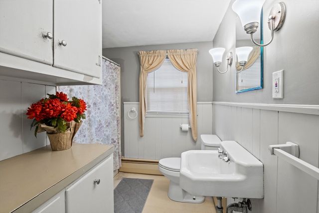 78 2nd Island Road, Webster, MA 01570