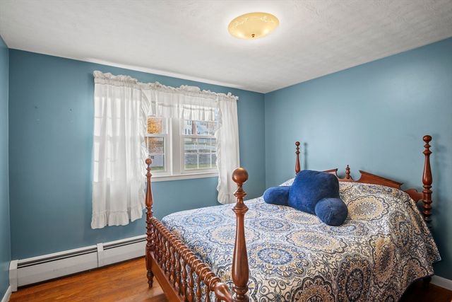 78 2nd Island Road, Webster, MA 01570