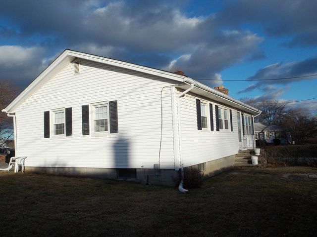78 2nd Island Road, Webster, MA 01570