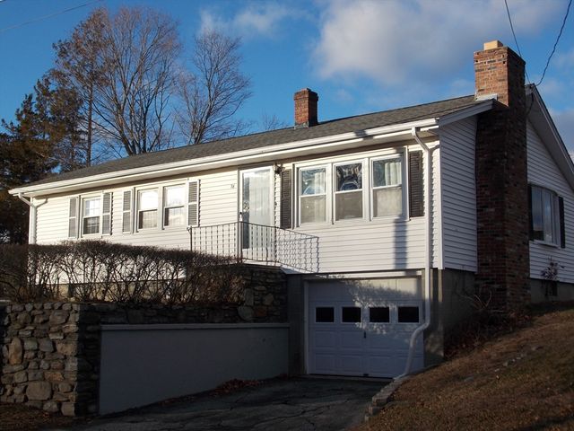 78 2nd Island Road, Webster, MA 01570