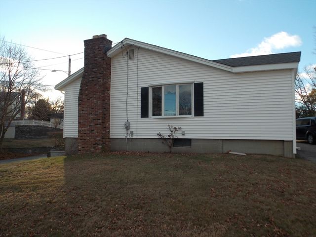 78 2nd Island Road, Webster, MA 01570