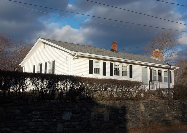 78 2nd Island Road, Webster, MA 01570