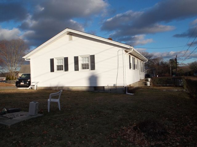 78 2nd Island Road, Webster, MA 01570