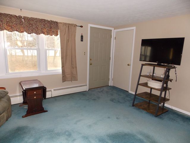 78 2nd Island Road, Webster, MA 01570