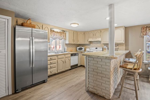 78 2nd Island Road, Webster, MA 01570