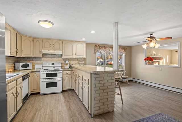 78 2nd Island Road, Webster, MA 01570