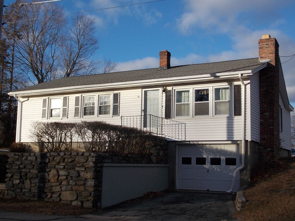 78 2nd Island Road, Webster, MA 01570