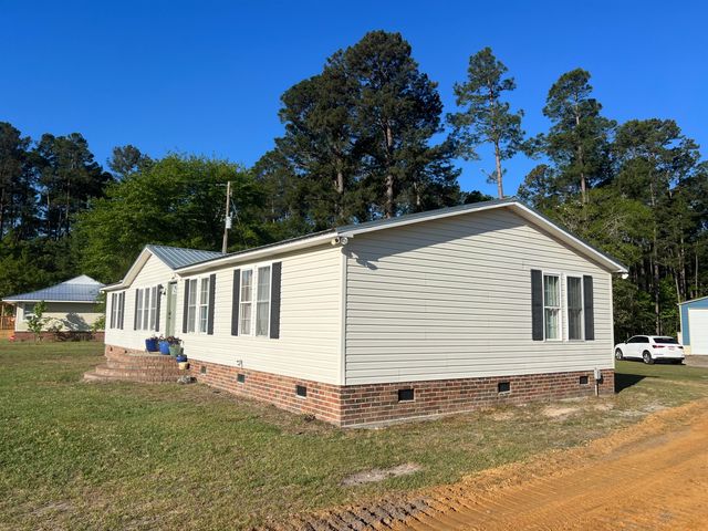 586 Scuffletown Road, Ruffin, SC 29475
