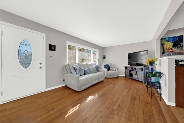 8912 Windsor Lane, Bridgeview, IL 60455