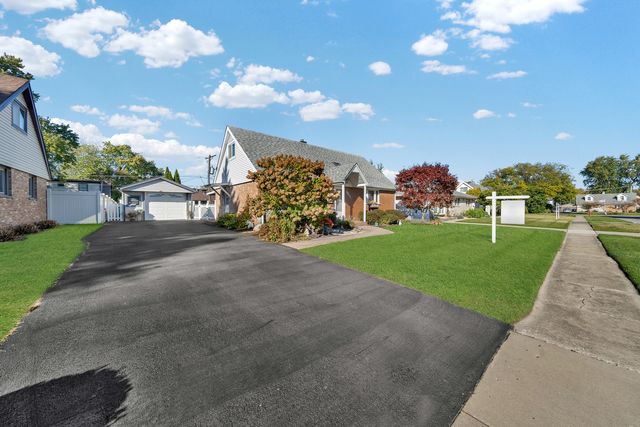 8912 Windsor Lane, Bridgeview, IL 60455