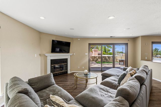 7009 Pala Mesa Court NE, Albuquerque, NM 87111