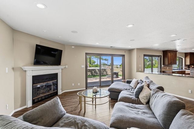 7009 Pala Mesa Court NE, Albuquerque, NM 87111