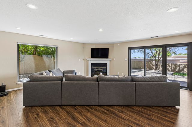 7009 Pala Mesa Court NE, Albuquerque, NM 87111