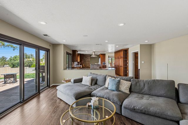 7009 Pala Mesa Court NE, Albuquerque, NM 87111
