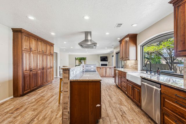7009 Pala Mesa Court NE, Albuquerque, NM 87111